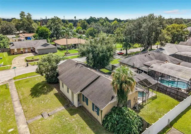 Photo 2 of Single family home for sale at 5310 Nadine St, Orlando, FL 32807 | MLS# O6443356 | Listing updated on 2026-09-27
