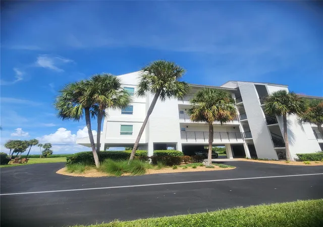 Listing Photo 2 - Condo for sale in building located at 4600 Gulf Of Mexico Dr, Longboat Key, FL 34228 - Unit #301