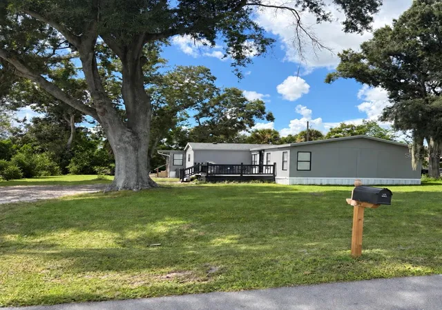 Manufactured home for sale at 5707 E Lake Fox Dr, WINTER HAVEN, FL 33884 | MLS# P4939940