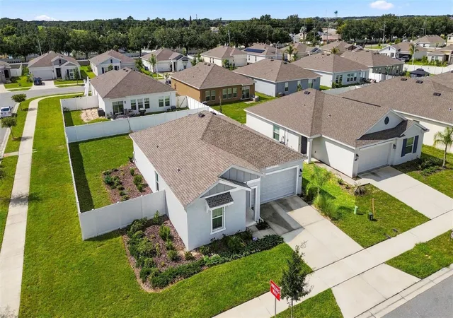Photo 4 of Single family home for sale at 350 Rustic Rail Dr, Lake Wales, FL 33859 | MLS# O6443362 | Listing updated on 2026-09-24