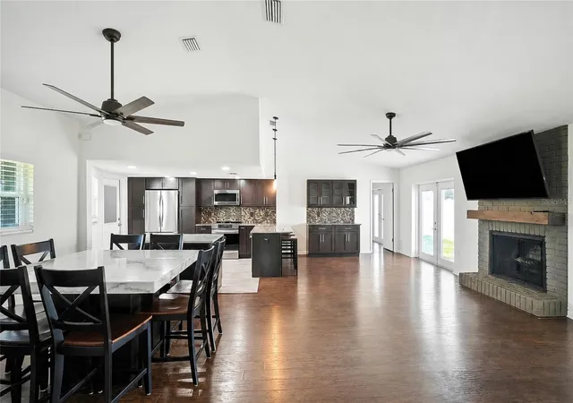 Photo 4 of Single family home for sale at 7892 Sundown Dr N, Saint Petersburg, FL 33709 | MLS# TB8550362 | Listing updated on 2026-09-21