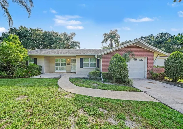 Photo 2 of Sale Pending at 624 Fitzwalter Dr, Winter Park, FL 32792 | MLS# O6443363 | Listing updated on 2026-09-25