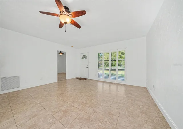 Photo 4 of Sale Pending at 624 Fitzwalter Dr, Winter Park, FL 32792 | MLS# O6443363 | Listing updated on 2026-09-25