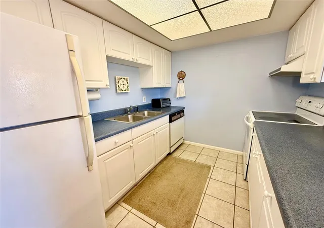 Listing Photo 5 - Condo for sale in building located at 835 N Keene Rd, CLEARWATER, FL 33755 - Unit #W23