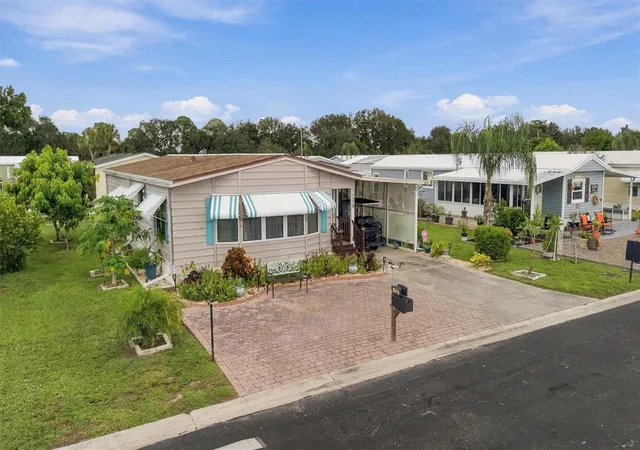Photo 3 of Manufactured home for sale at 133 S Saint Thomas Cir, Apollo Beach, FL 33572 | MLS# TB8550366 | Listing updated on 2026-10-06