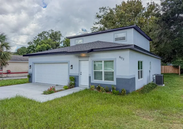 Photo 3 of Single family home for sale at 802 Marvin C Zanders Ave, Apopka, FL 32703 | MLS# O6443366 | Listing updated on 2026-09-22