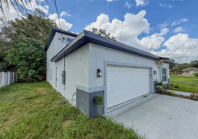 Photo 4 of Single family home for sale at 802 Marvin C Zanders Ave, Apopka, FL 32703 | MLS# O6443366 | Listing updated on 2026-09-22