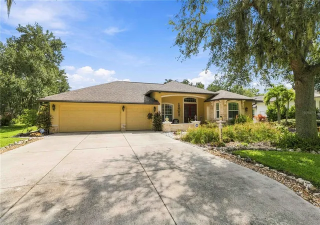 Photo 1 of Single family home for sale at 127 Ml Run E, Bradenton, FL 34212 | MLS# A4706732 | Listing updated on 2026-09-20