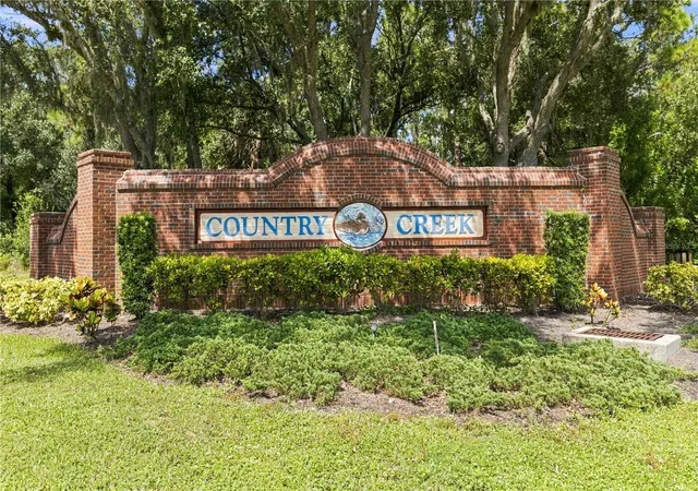 Photo 3 of Single family home for sale at 127 Ml Run E, Bradenton, FL 34212 | MLS# A4706732 | Listing updated on 2026-09-20