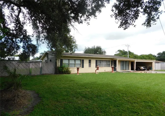 Photo 2 of Single family home for sale at 1506 Oakdale St, Plant City, FL 33563 | MLS# TB8550379 | Listing updated on 2026-10-08