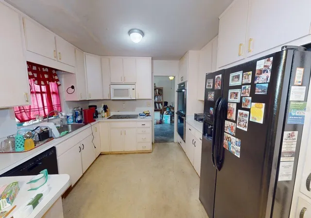 Photo 3 of Single family home for sale at 1506 Oakdale St, Plant City, FL 33563 | MLS# TB8550379 | Listing updated on 2026-10-08