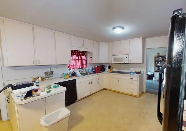 Photo 3 of Single family home for sale at 1506 Oakdale St, Plant City, FL 33563 | MLS# TB8550379 | Listing updated on 2026-10-08