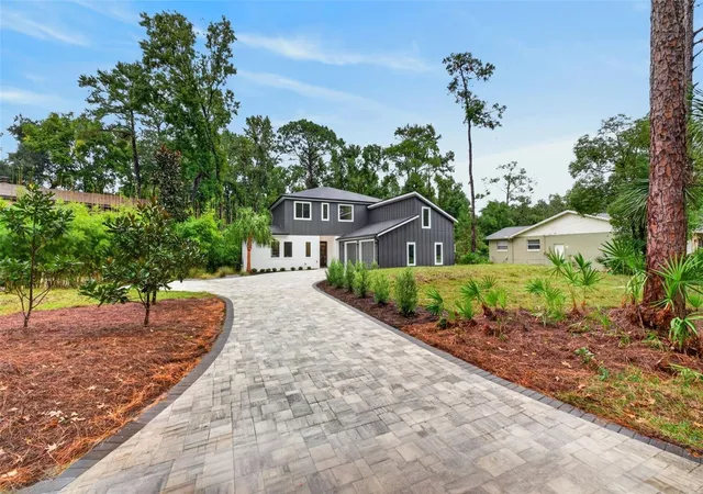 Photo 2 of Single family home for sale at 628 Silver Crk Dr, Winter Springs, FL 32708 | MLS# O6443372 | Listing updated on 2026-10-27