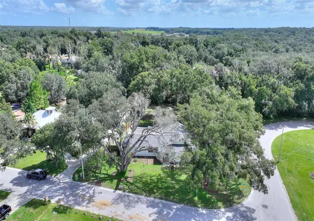 Photo 2 of Single family home for sale at 12201 Elsmere Ct, Thonotosassa, FL 33592 | MLS# TB8550387 | Listing updated on 2026-10-02