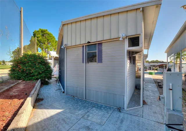 Photo 4 of Manufactured home for sale at 439 Par Pines Blvd, Davenport, FL 33837 | MLS# G5118038 | Listing updated on 2026-09-21