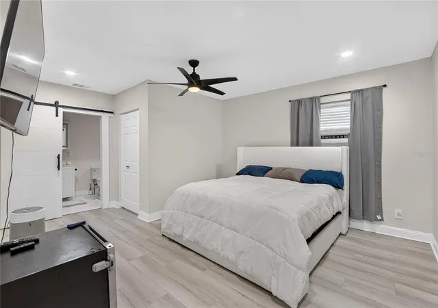 Photo 3 of Single family home for sale at 1974 Southview Rd, Largo, FL 33770 | MLS# O6443375 | Listing updated on 2026-10-07