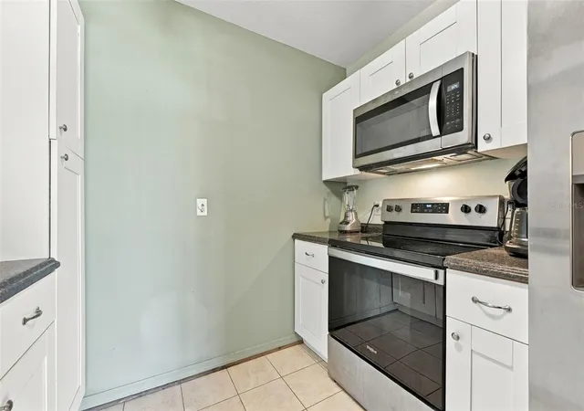 Listing Photo 4 - Condo for sale in building located at 2227 Greenhaven Dr, SUN CITY CENTER, FL 33573 - Unit #367