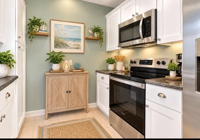 Listing Photo 5 - Condo for sale in building located at 2227 Greenhaven Dr, SUN CITY CENTER, FL 33573 - Unit #367