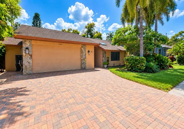 Photo 1 of Single family home for sale at 1040 Rosetree Ln, Tarpon Springs, FL 34689 | MLS# TB8550396 | Listing updated on 2026-09-20