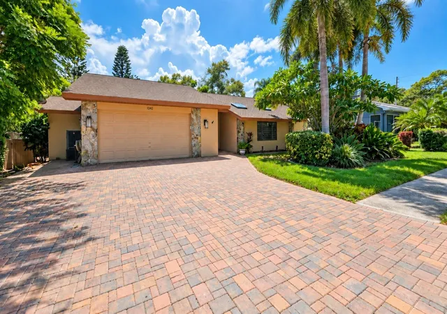 Photo 2 of Single family home for sale at 1040 Rosetree Ln, Tarpon Springs, FL 34689 | MLS# TB8550396 | Listing updated on 2026-09-20