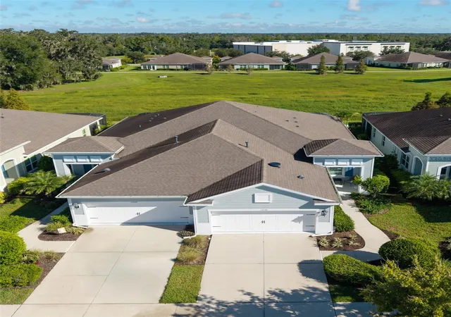 Photo 3 of Single family home for sale at 13533 Circa Xing Dr, Lithia, FL 33547 | MLS# TB8550403 | Listing updated on 2026-10-04