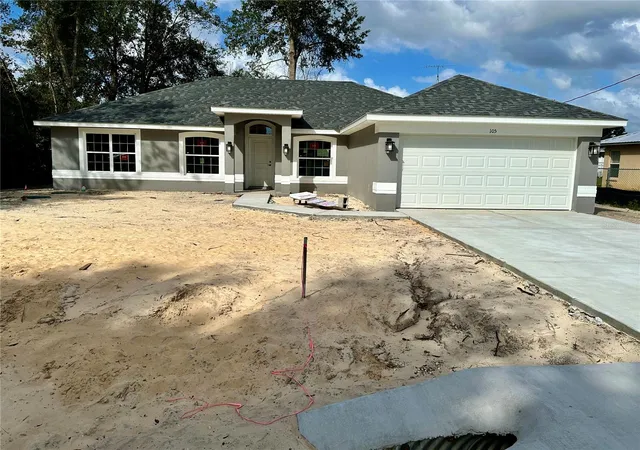 Photo 1 of Single family home for sale at 105 Pecan Crse Cir, Ocala, FL 34472 | MLS# OM732594 | Listing updated on 2026-10-27