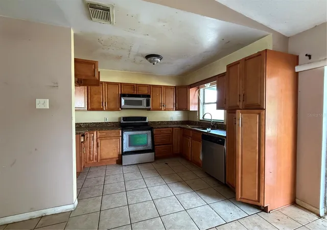 Photo 3 of Single family home for sale at 303 Cortez Ct, Kissimmee, FL 34758 | MLS# S5157961 | Listing updated on 2026-09-29