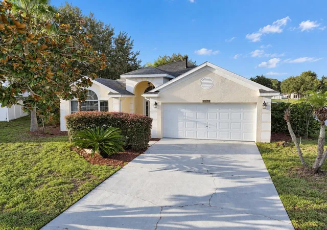 Photo 3 of Single family home for sale at 2813 Mayflower Loop, Clermont, FL 34714 | MLS# G5118043 | Listing updated on 2026-09-29
