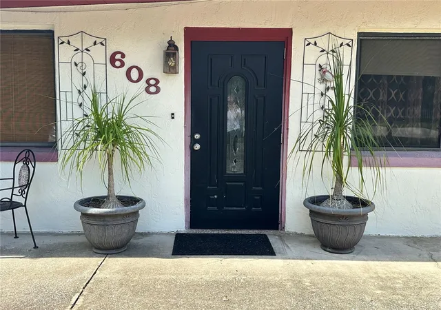 Photo 2 of Sale Pending at 608 Dixie Ln, South Daytona, FL 32119 | MLS# O6443390 | Listing updated on 2026-10-08