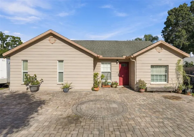 Photo 1 of Single family home for sale at 1925 Castle Bay Ct, Oldsmar, FL 34677 | MLS# R4912040 | Listing updated on 2026-10-03