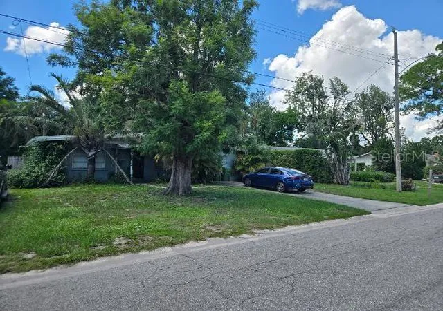Photo 2 of Single family home for sale at 324 Golden Sands Dr, Sarasota, FL 34232 | MLS# TB8550431 | Listing updated on 2026-09-21