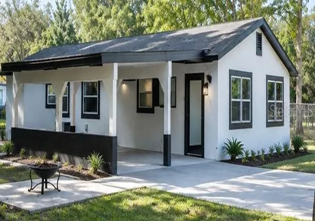 Photo 1 of Single family home for sale at 334 W Beresford Rd, Deland, FL 32720 | MLS# O6443399 | Listing updated on 2026-10-09
