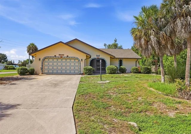 Single family home for sale at 3280 Siesta Dr, VENICE, FL 34293 | MLS# A4706747