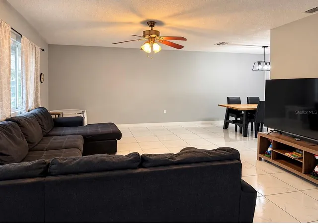 Photo 3 of Single family home for sale at 9 Winterset Dr, Winter Haven, FL 33884 | MLS# S5157963 | Listing updated on 2026-10-10