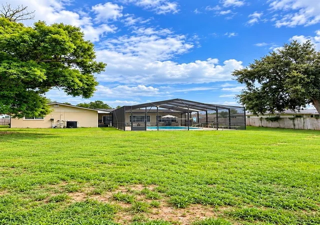 Photo 4 of Single family home for sale at 9 Winterset Dr, Winter Haven, FL 33884 | MLS# S5157963 | Listing updated on 2026-09-21