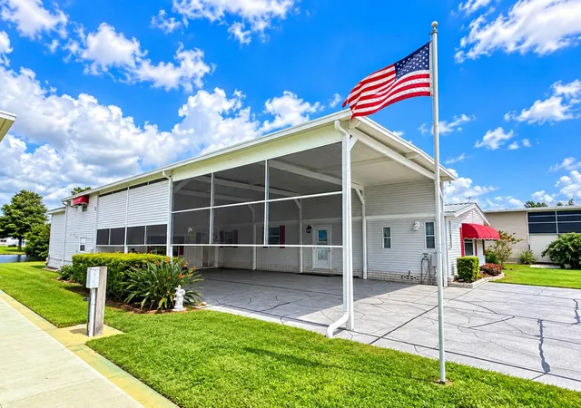 Photo 3 of Manufactured home for sale at 5214 Is View Cir N, Polk City, FL 33868 | MLS# P4939941 | Listing updated on 2026-10-09