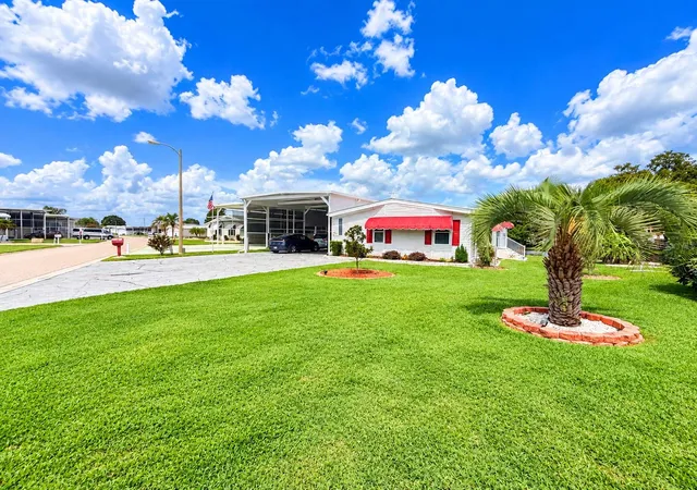 Photo 4 of Manufactured home for sale at 5214 Is View Cir N, Polk City, FL 33868 | MLS# P4939941 | Listing updated on 2026-10-09
