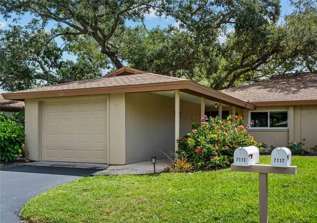 Photo 1 of House for sale at 7113 Bright Crk Dr #100, Sarasota, FL 34231 | MLS# A4706752 | Listing updated on 2026-09-24