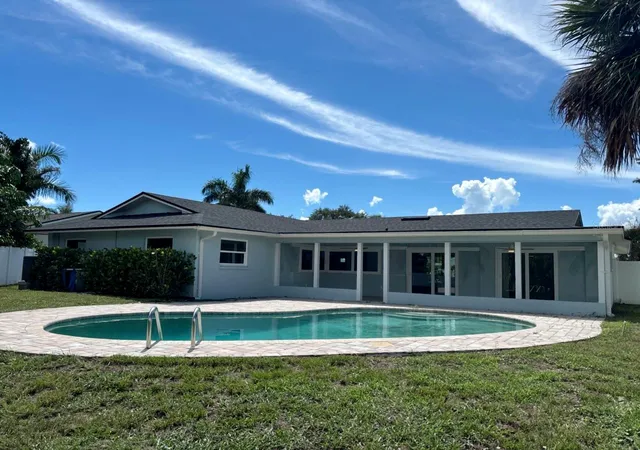 Photo 2 of Single family home for sale at 4568 40th Street S, Saint Petersburg, FL 33711 | MLS# TB8550463 | Listing updated on 2026-09-21