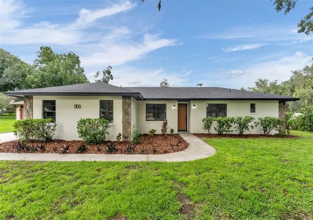 Single family home for sale at 1100 Hammock Shade Dr, LAKELAND, FL 33809 | MLS# L4965199
