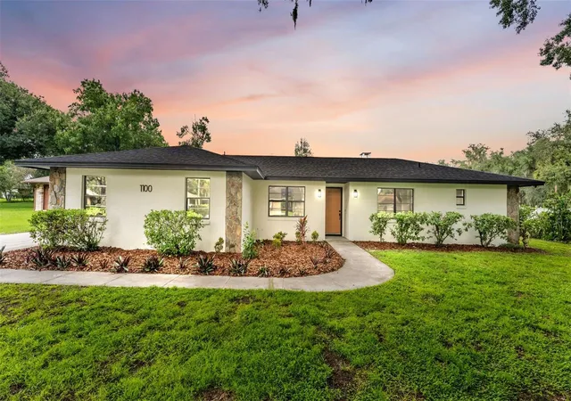 Photo 1 of Single family home for sale at 1100 Hammock Shade Dr, Lakeland, FL 33809 | MLS# L4965199 | Listing updated on 2026-09-21