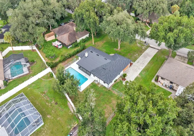 Photo 2 of Single family home for sale at 1100 Hammock Shade Dr, Lakeland, FL 33809 | MLS# L4965199 | Listing updated on 2026-09-21