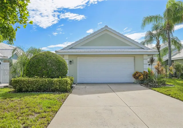 Photo 3 of Single family home for sale at 805 Harrington Lake Dr N #76, Venice, FL 34293 | MLS# A4706761 | Listing updated on 2026-10-07