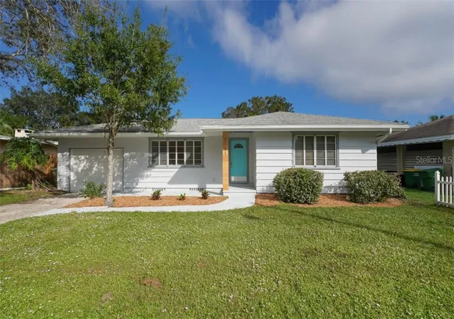 Single family home for sale at 2141 Sunnyside Ln, SARASOTA, FL 34239 | MLS# A4706765