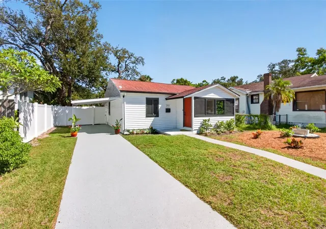 Photo 3 of Single family home for sale at 711 19th Avenue S, Saint Petersburg, FL 33705 | MLS# TB8550480 | Listing updated on 2026-09-22