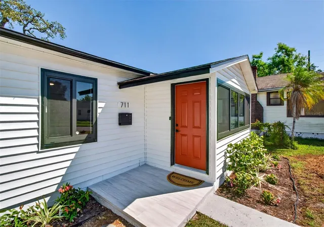 Photo 3 of Single family home for sale at 711 19th Avenue S, Saint Petersburg, FL 33705 | MLS# TB8550480 | Listing updated on 2026-10-22