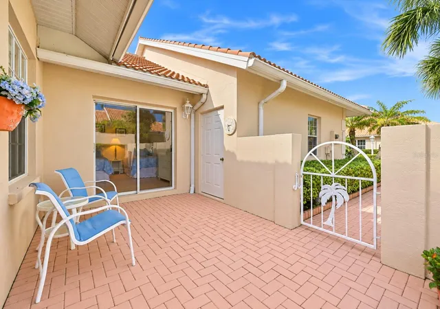 Photo 3 of House for sale at 1273 Berkshire Cir, Venice, FL 34292 | MLS# A4706769 | Listing updated on 2026-10-05