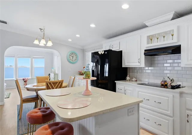 Photo 4 of Manufactured home for sale at 34 Bayview Dr, Bradenton, FL 34210 | MLS# A4706771 | Listing updated on 2026-10-07