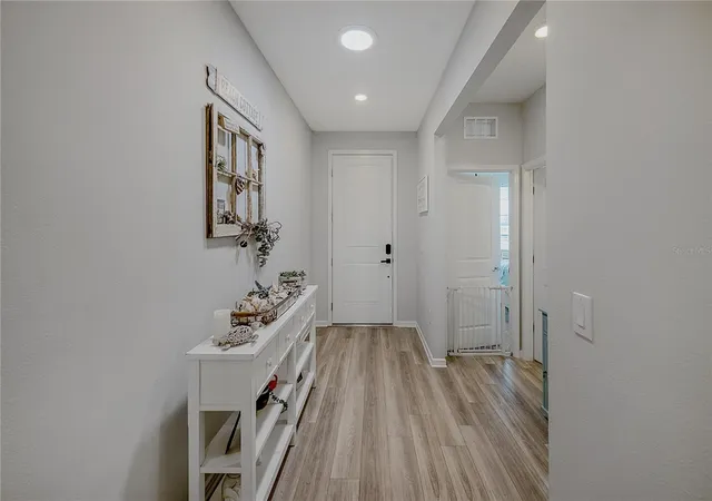 Photo 2 of Single family home for sale at 8488 SW 52nd Lane Rd, Ocala, FL 34481 | MLS# OM732603 | Listing updated on 2026-09-21