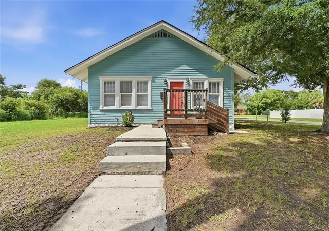 Single family home for sale at 4105 18th Avenue S, Saint Petersburg, FL 33711 | MLS# TB8550484